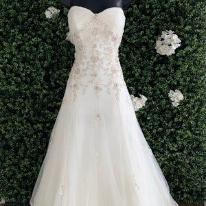 Sophia Tolli Liv Size 08 Ivory/Platinum Sweetheart